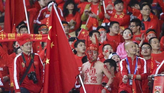 为了将蒂姆;利本小说中描述的蝠蜂;真实地搬上大银幕，Mr. X团队特意聘请了生物设计师共同研发，一切参照着爬行动物来设计，力求从蝠蜂的造型上给观众带来一种有机、真实的感觉